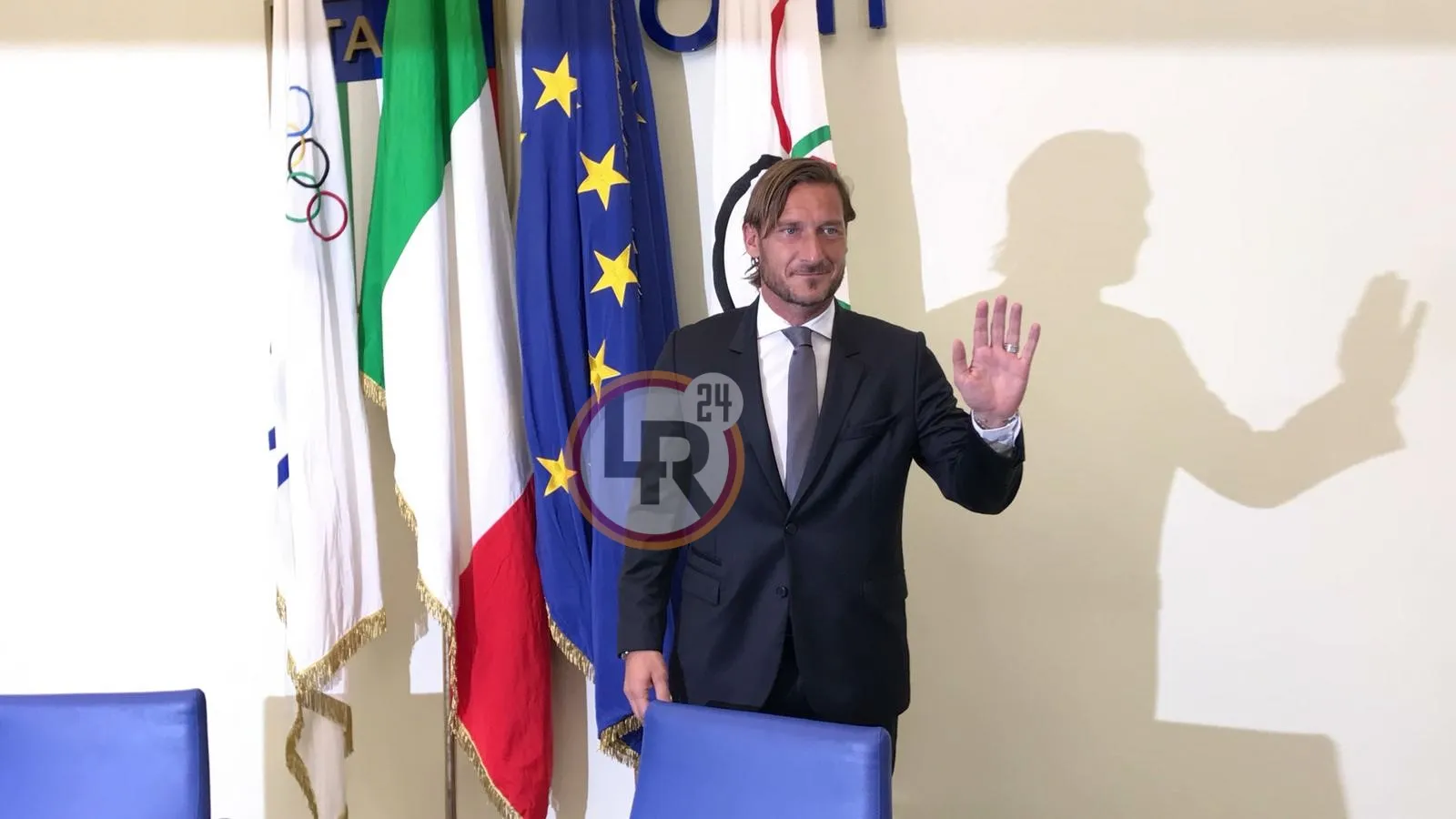 totti saluta