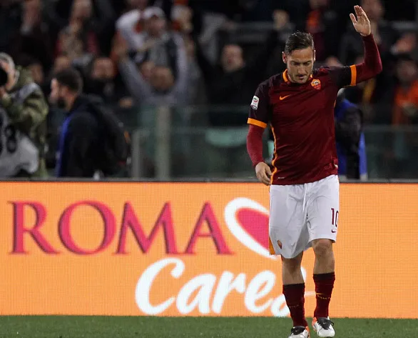 totti saluta tutta figura