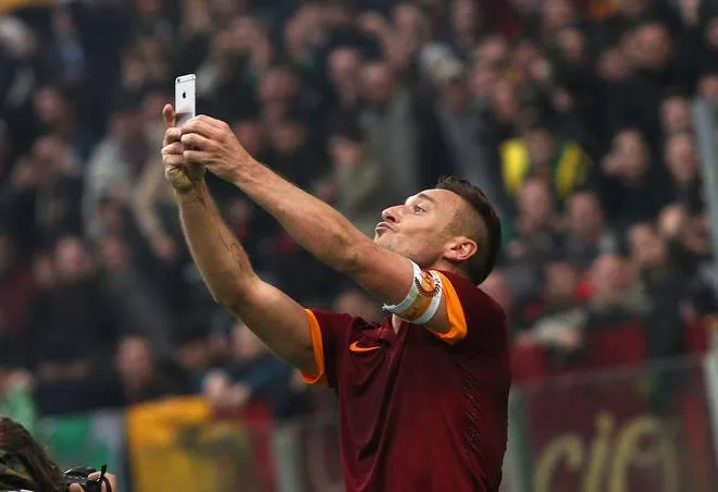 totti selfie laterale