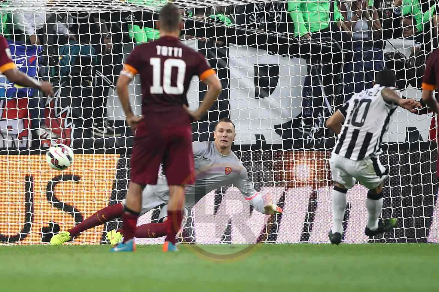totti skorupski tevez rigore juve roma mancini