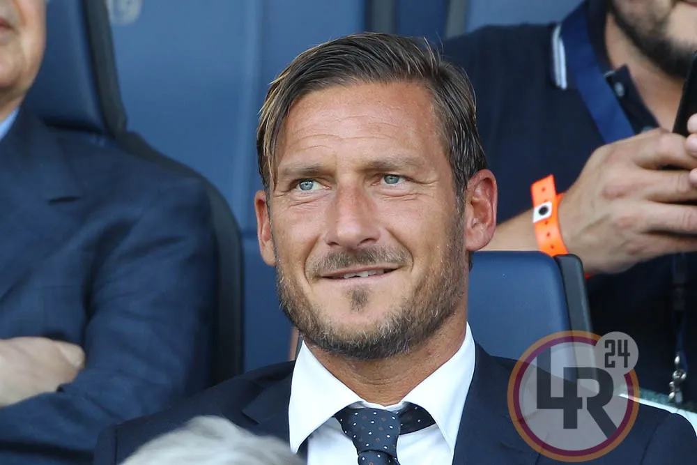 totti sorriso tribuna atalanta roma