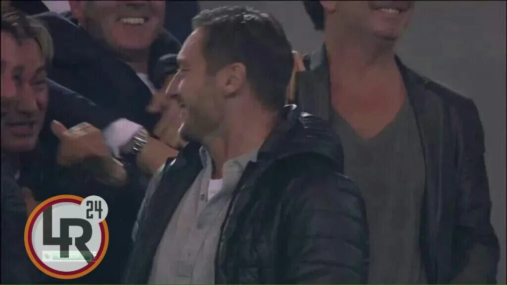 totti tribuna roma bayer
