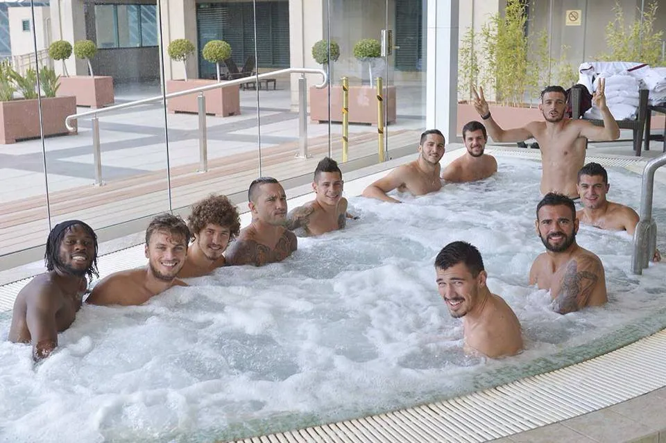 tourne australia allenamento piscina