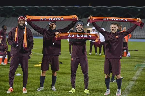 tourne australia allenamento totti pjanic anocic maicon sciarpe