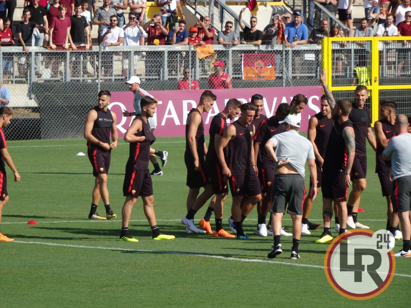 tre fontante allenamento squadra a centrocampo