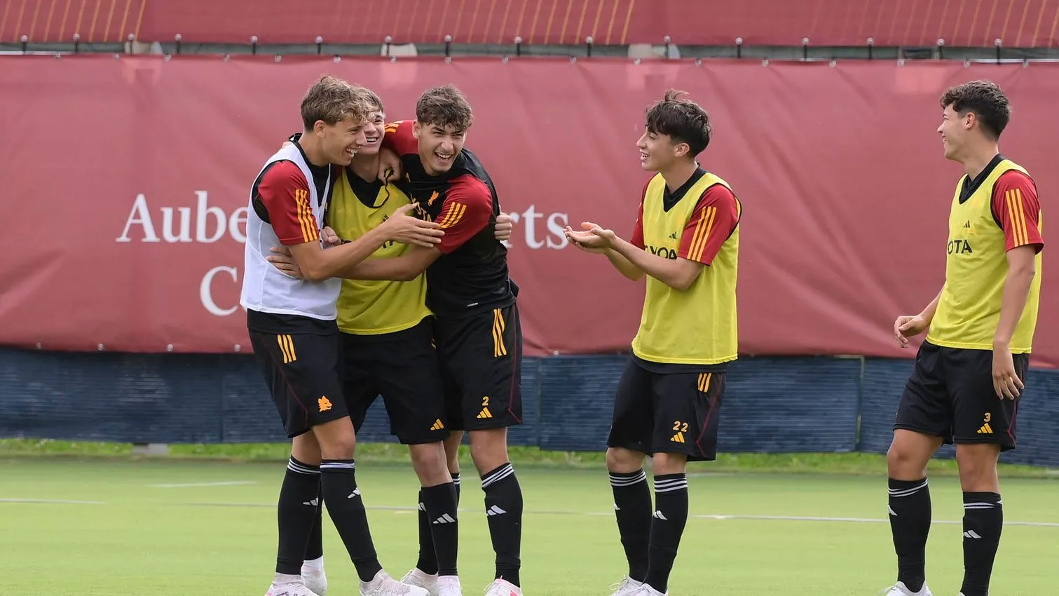 trigoria esultanza allenamento