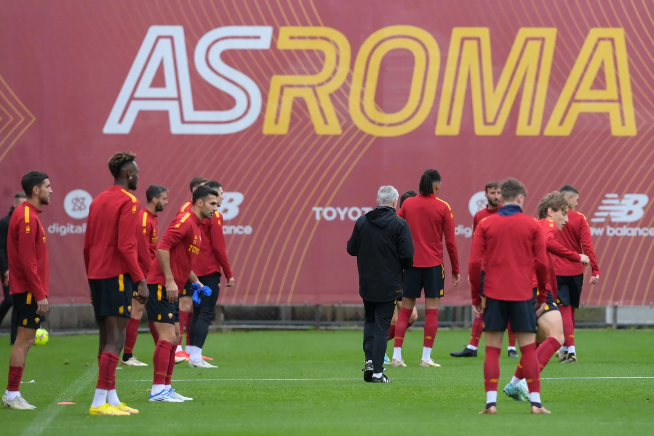 trigoria squadra e mourinho