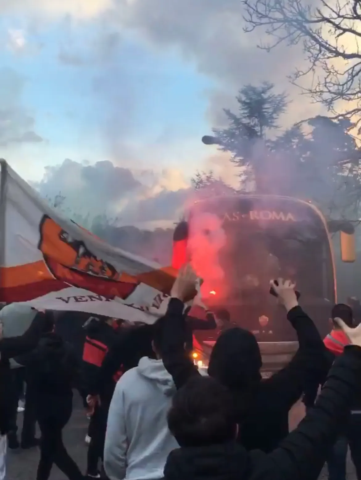 trigoria tifosi roma ajax