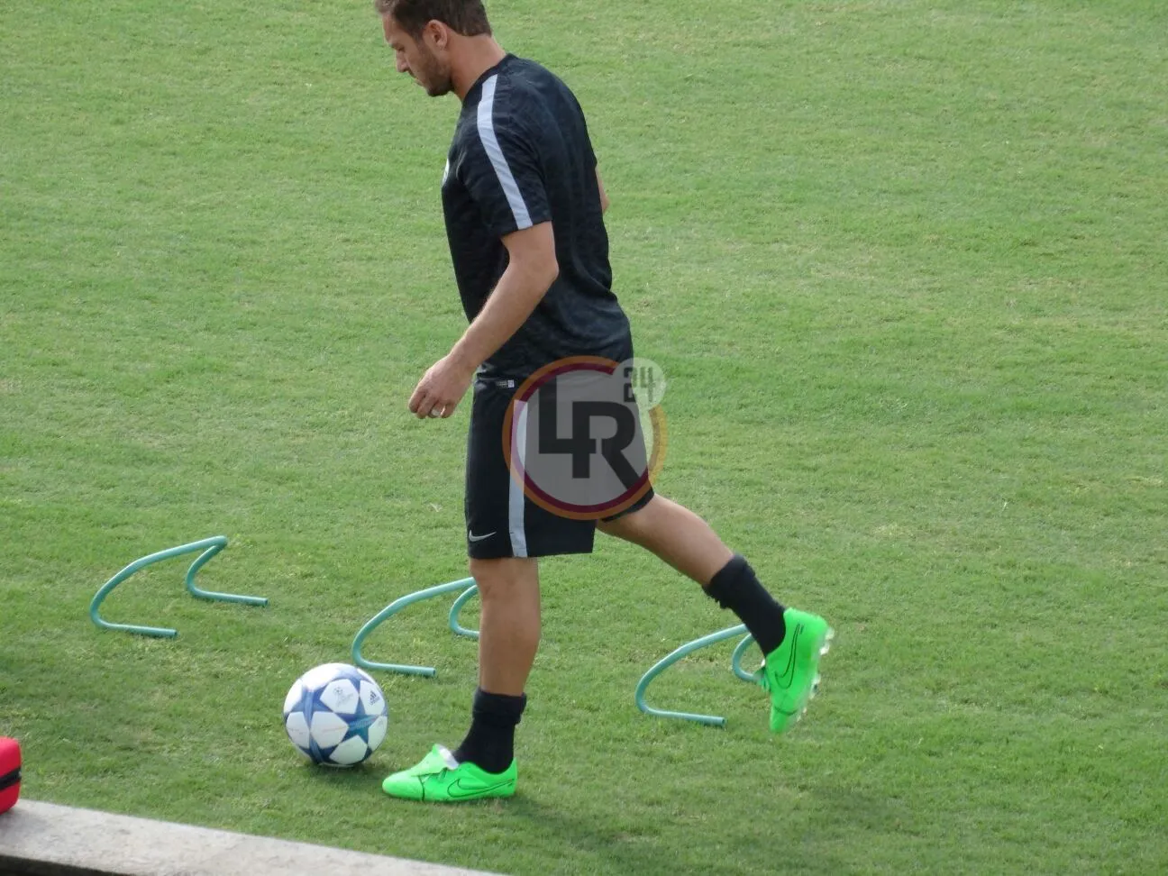 trigoria totti col pallone