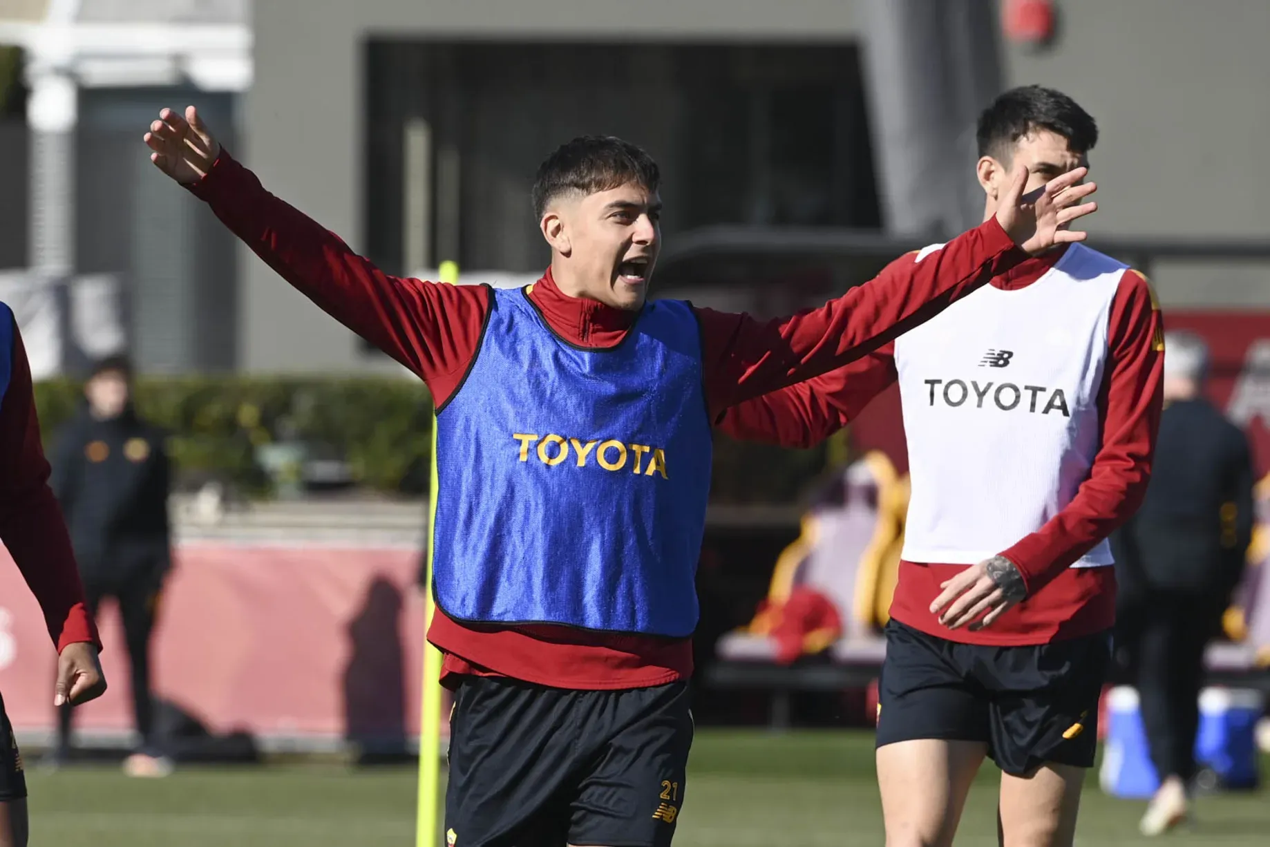 trigoria vigilia lecce roma dybala
