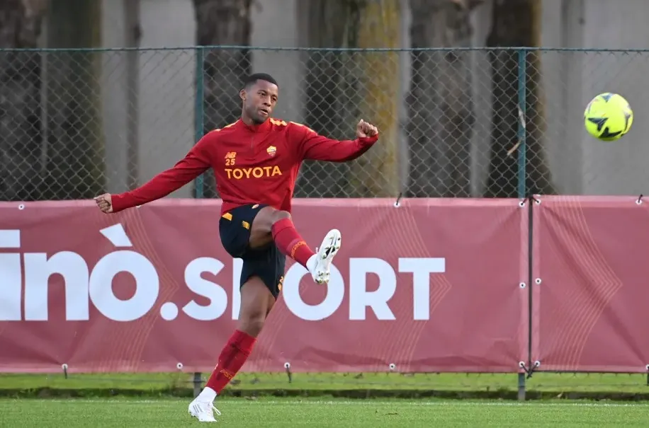 wijnaldum pallone trigoria 2