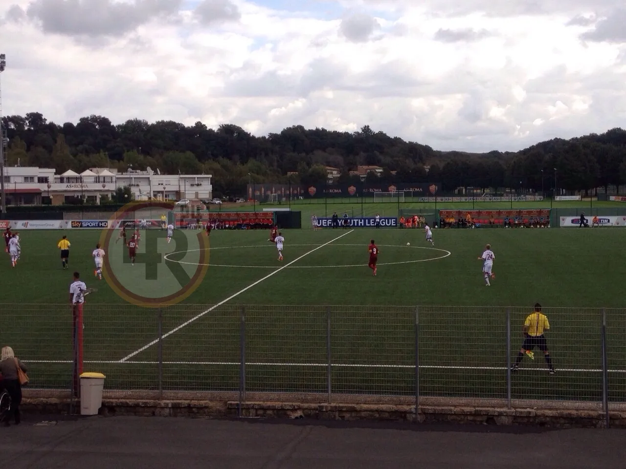 youth league azione a centrocampo lr24