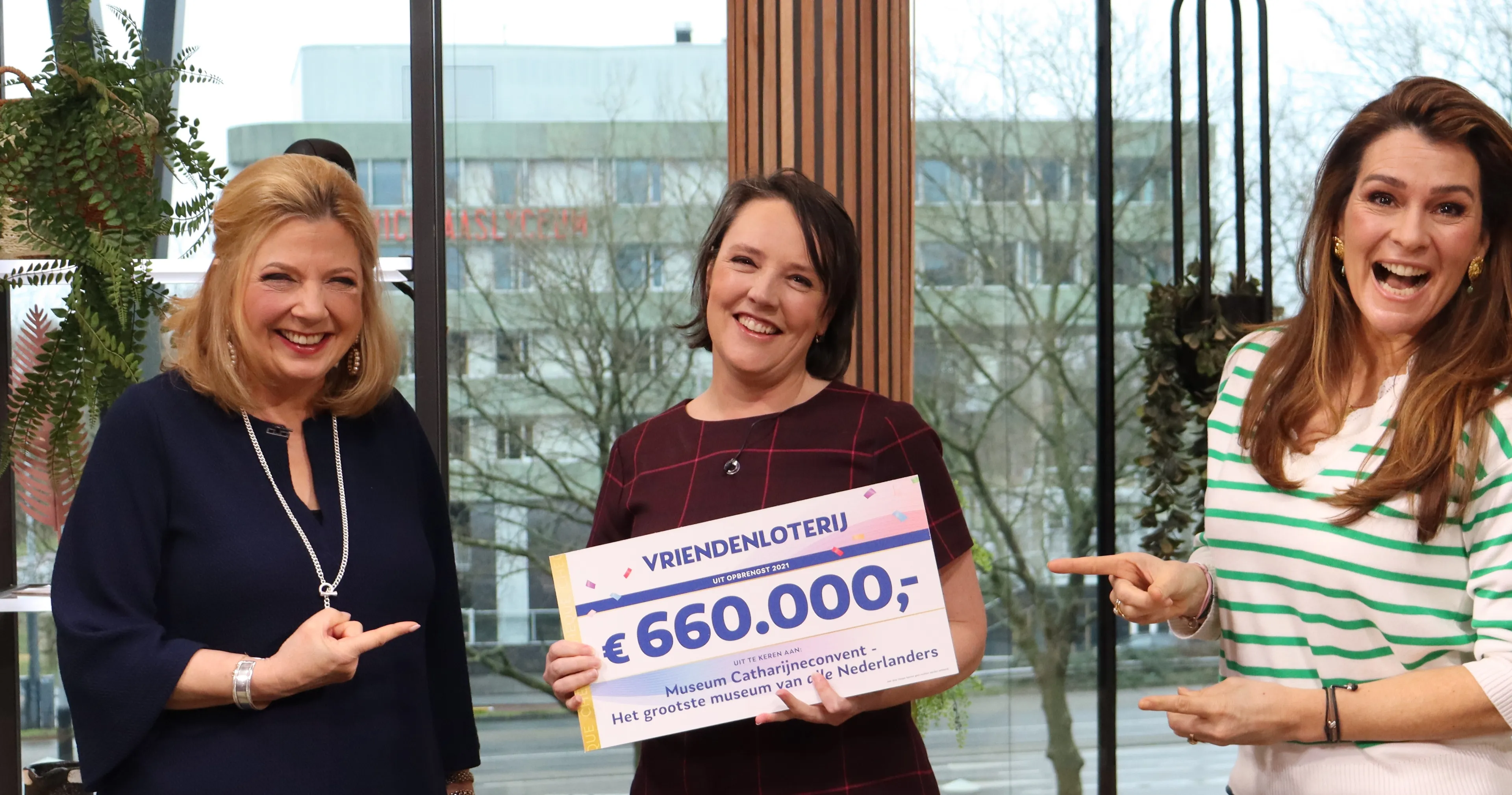 museum catharijneconvent ontvangt cheque in koffietijd
