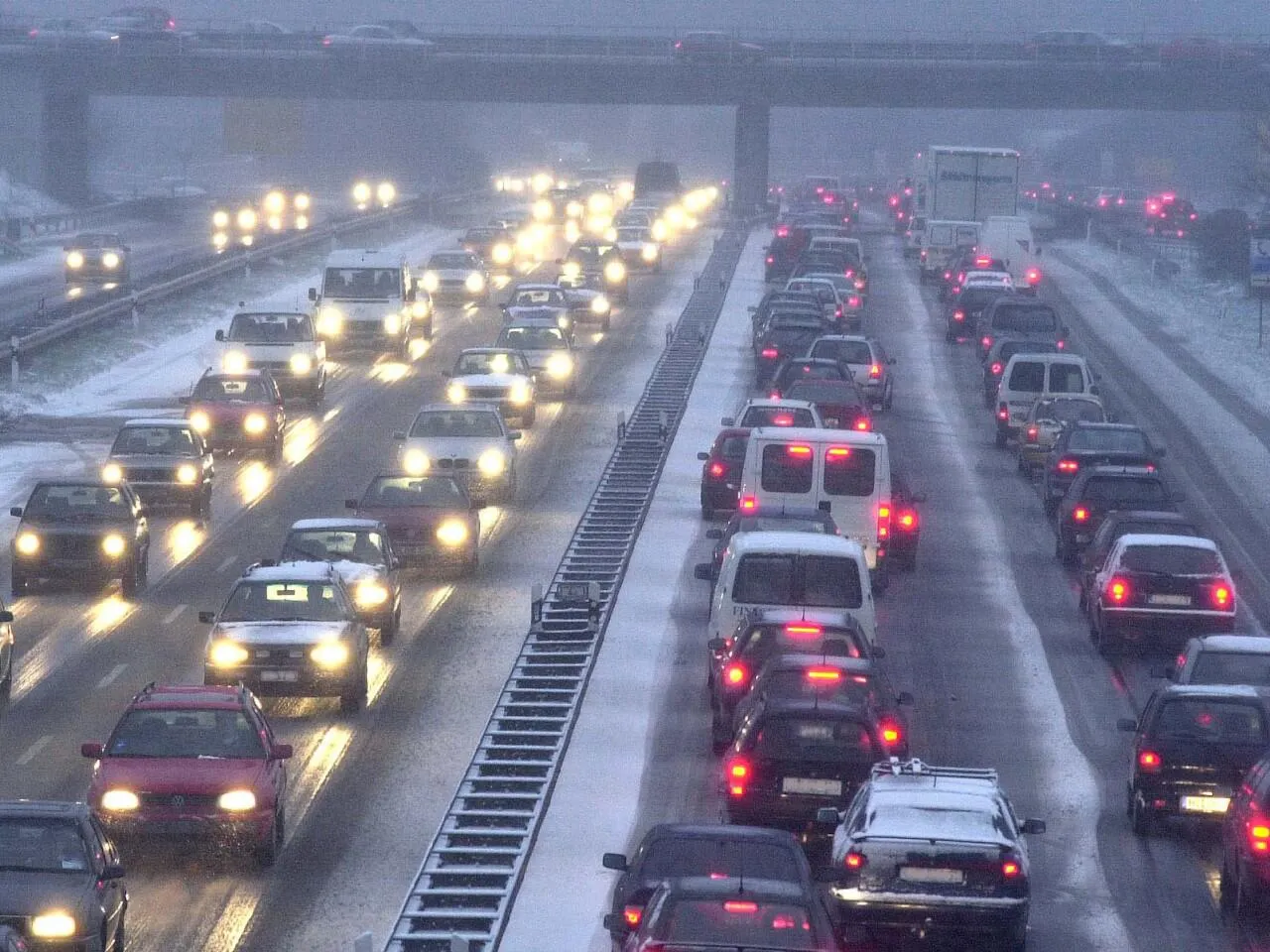 stau winter ruesten urlaubsreise