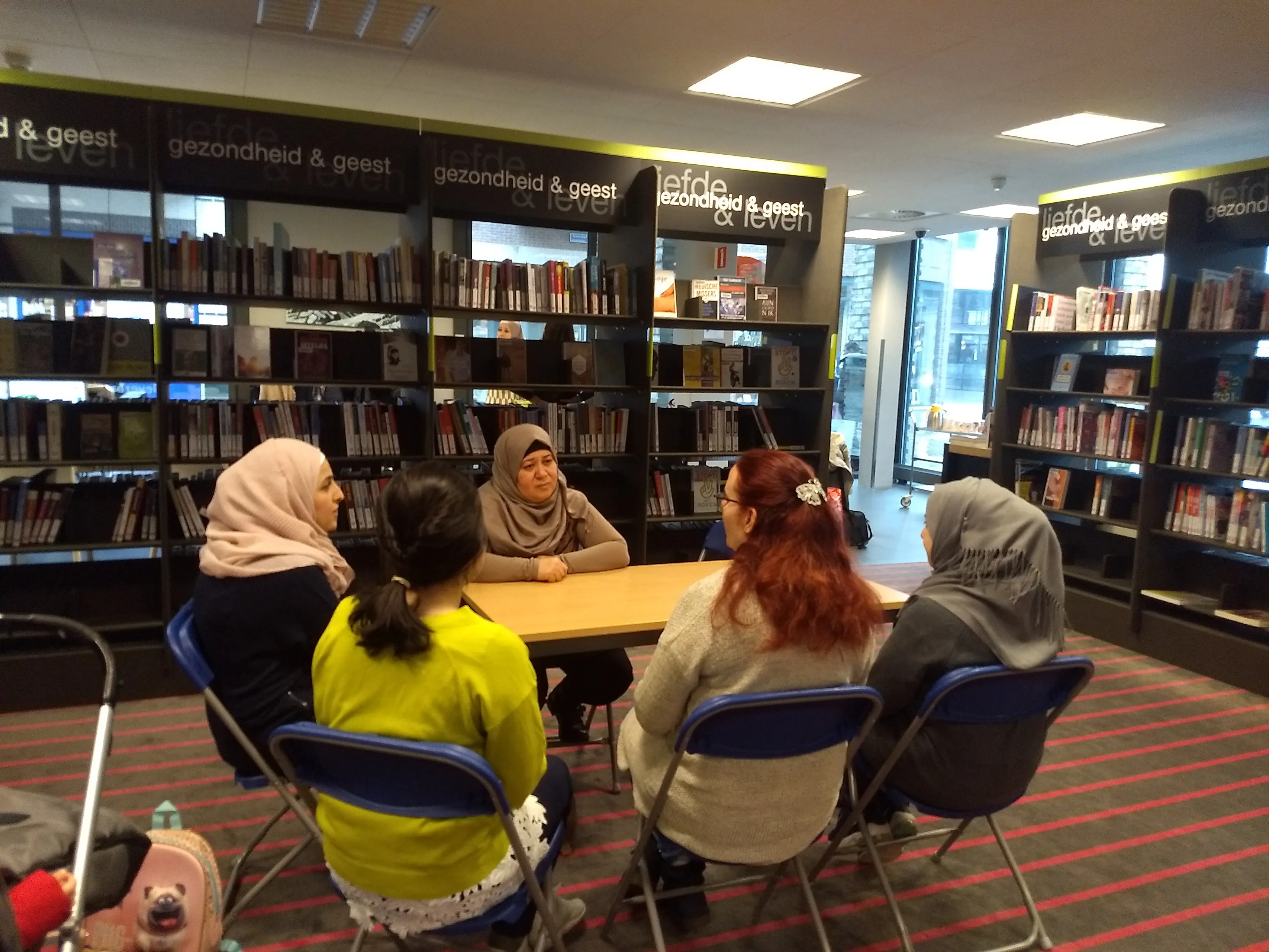 taalcaf in de bibliotheek vleuterweide