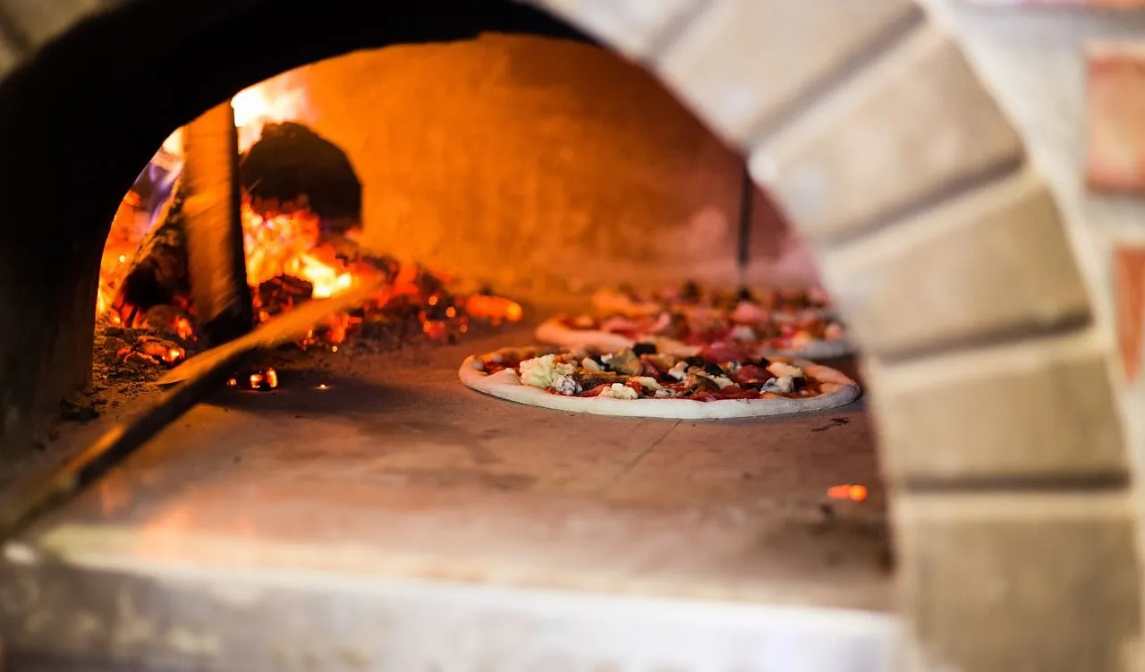 pizza oven 2537308 1280