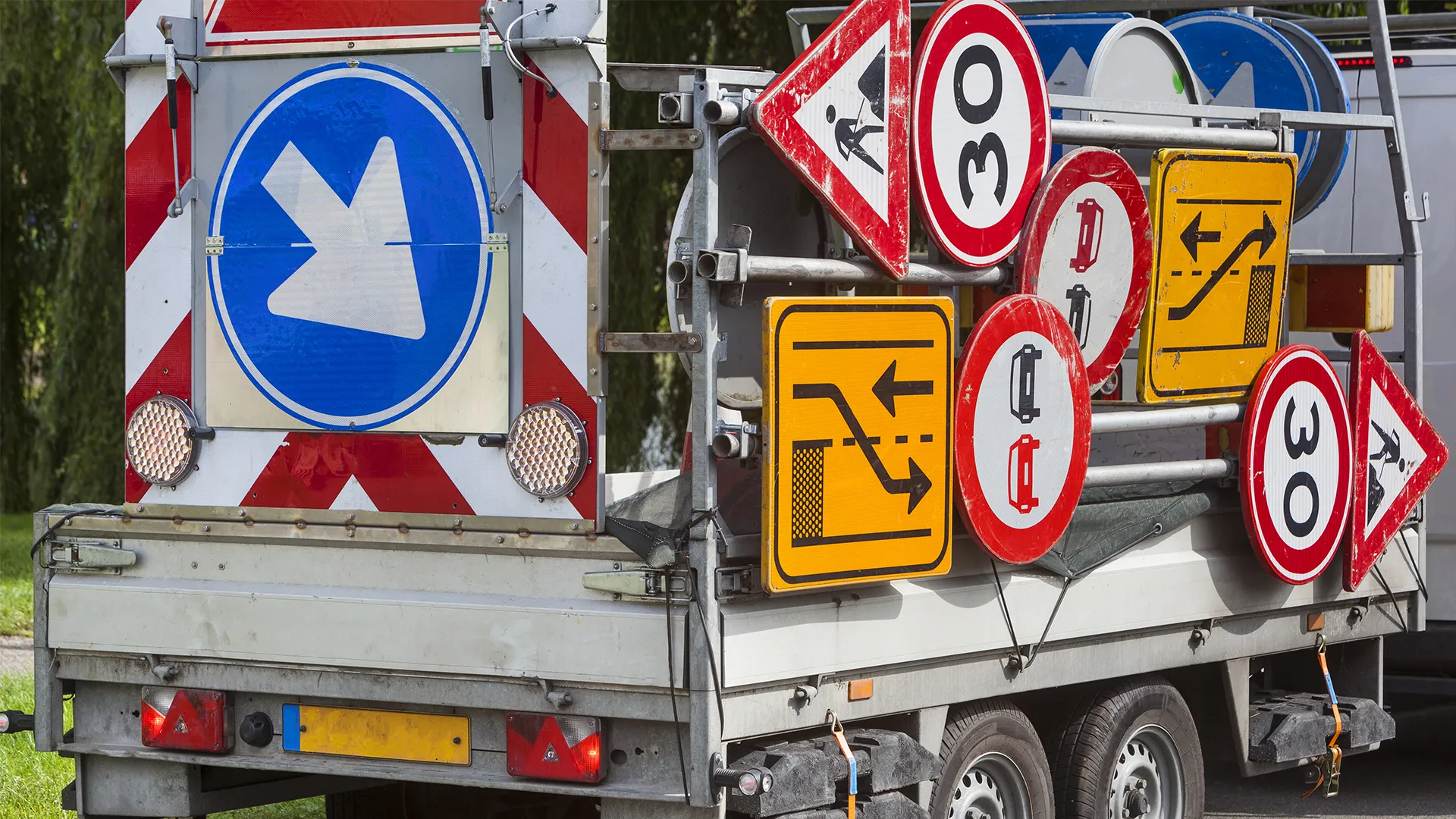 aanhanger met verkeersborden flevo