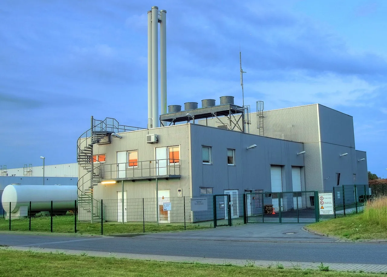 biomassa verwarmings elektriciteitscentrale wikimediaimages via pixabay