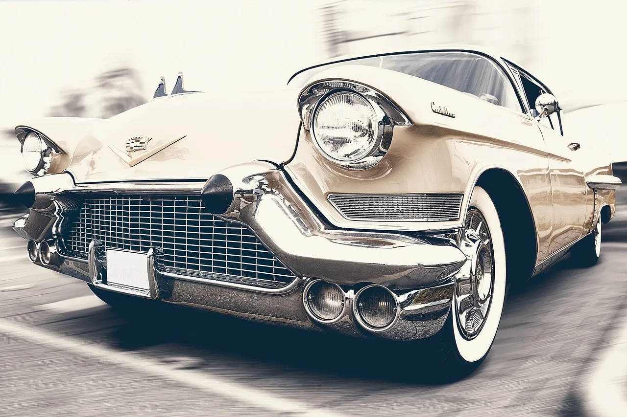 cadillac old timer joebu via pixabay