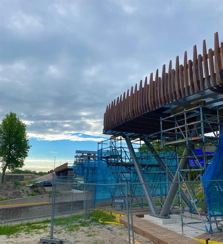 campusbrug in aanbouw