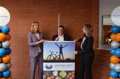 opening verwijsloket wethouder messelink en bestuurder boven st jansdal