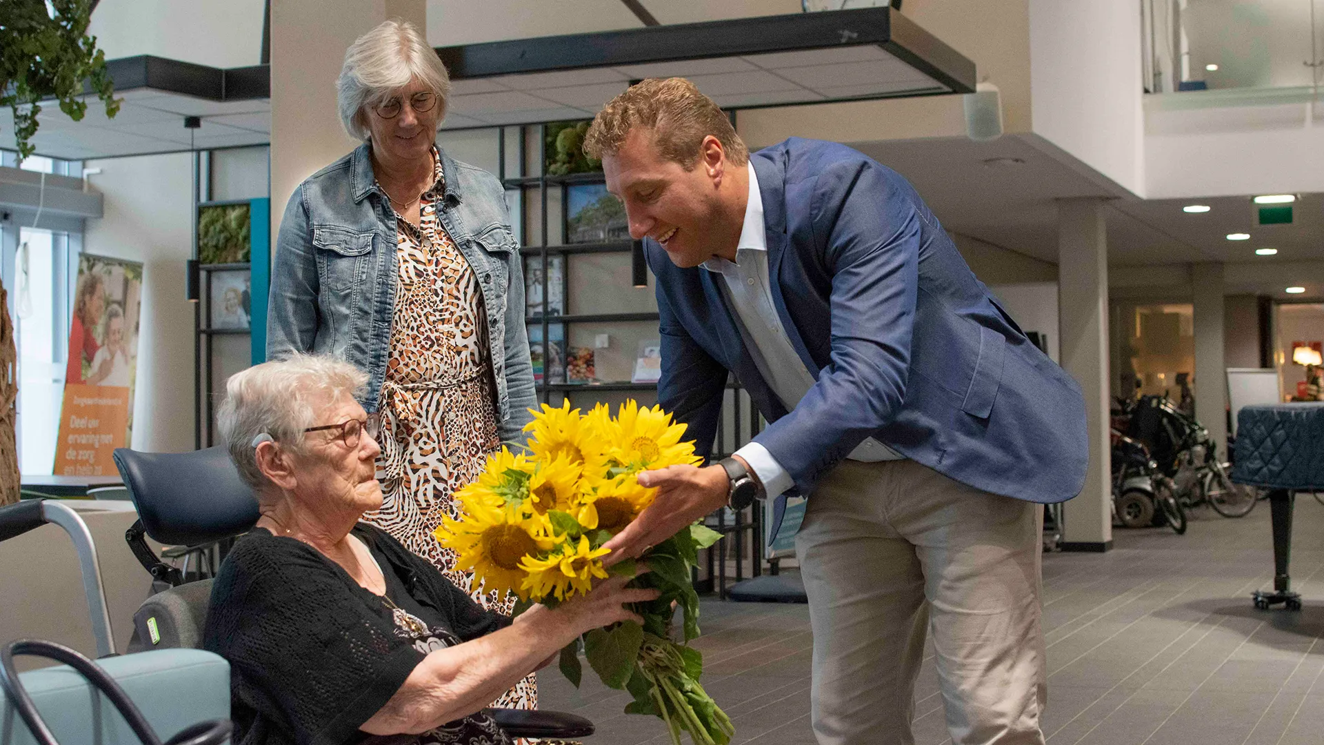 overhandiging zonnebloem