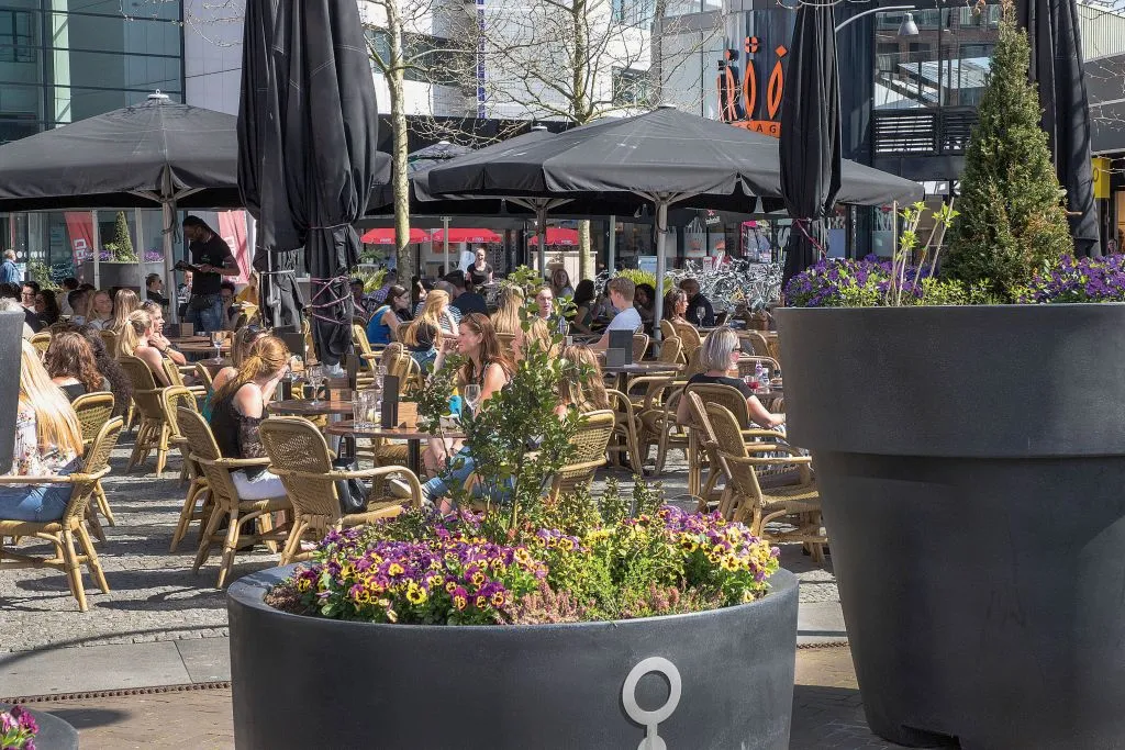 stadshart terras bij le journal gem lelystad