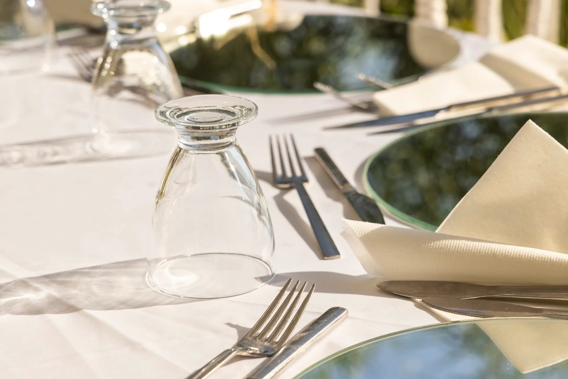 tafel in restaurant pixabay