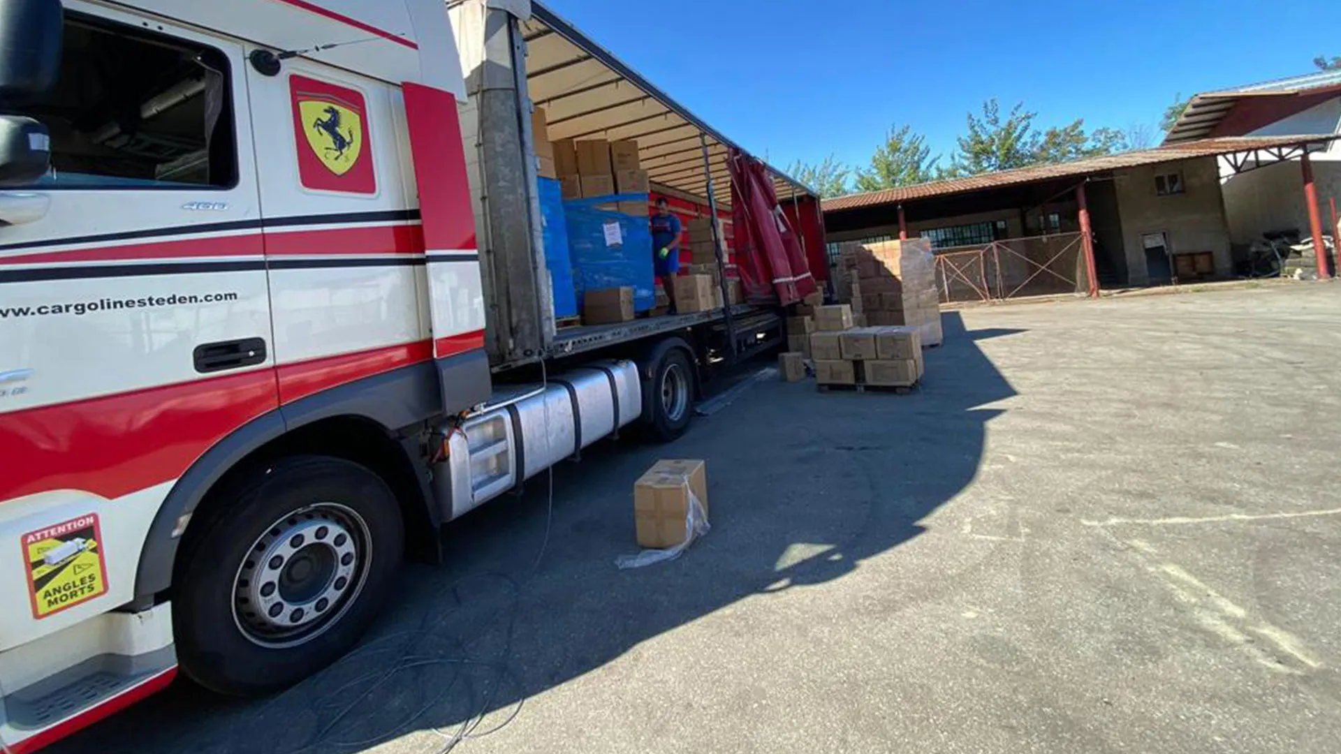 vrachtwagen met goederen voor oekraine prov flevoland