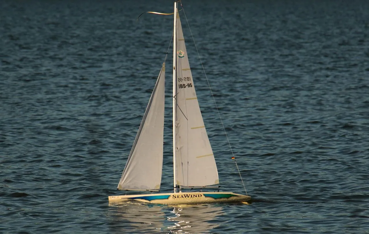 zeilboot noname 13 via pixabay