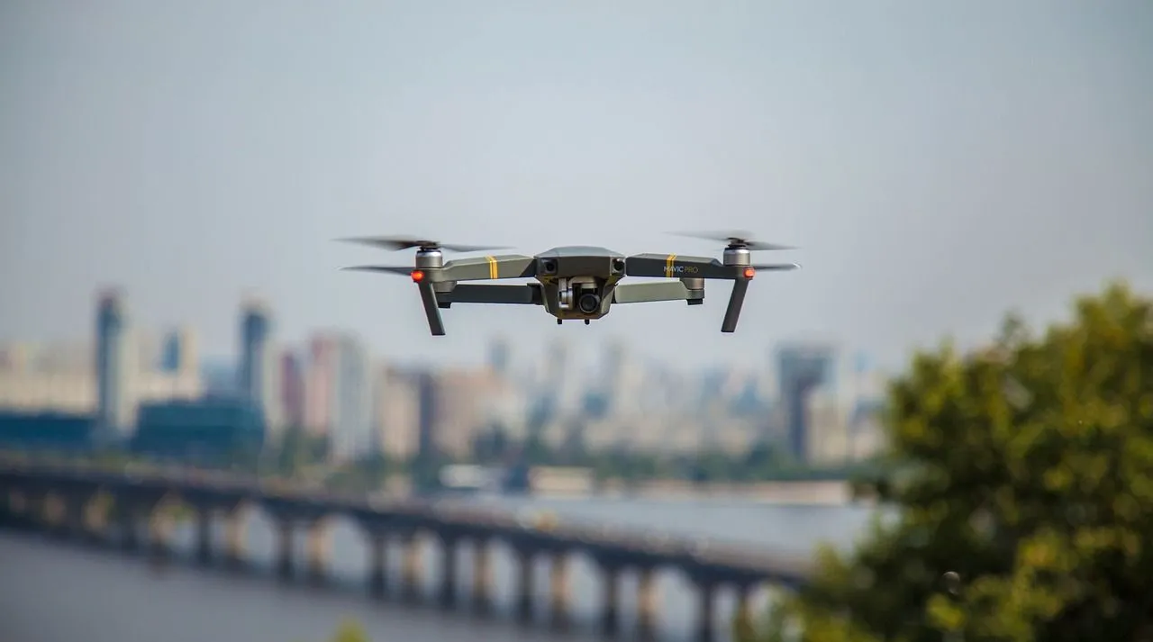 drone met camera evhenii putiata via pixabay