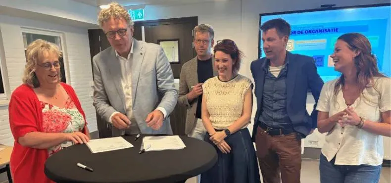 Ondertekening convenant (© Coloriet)