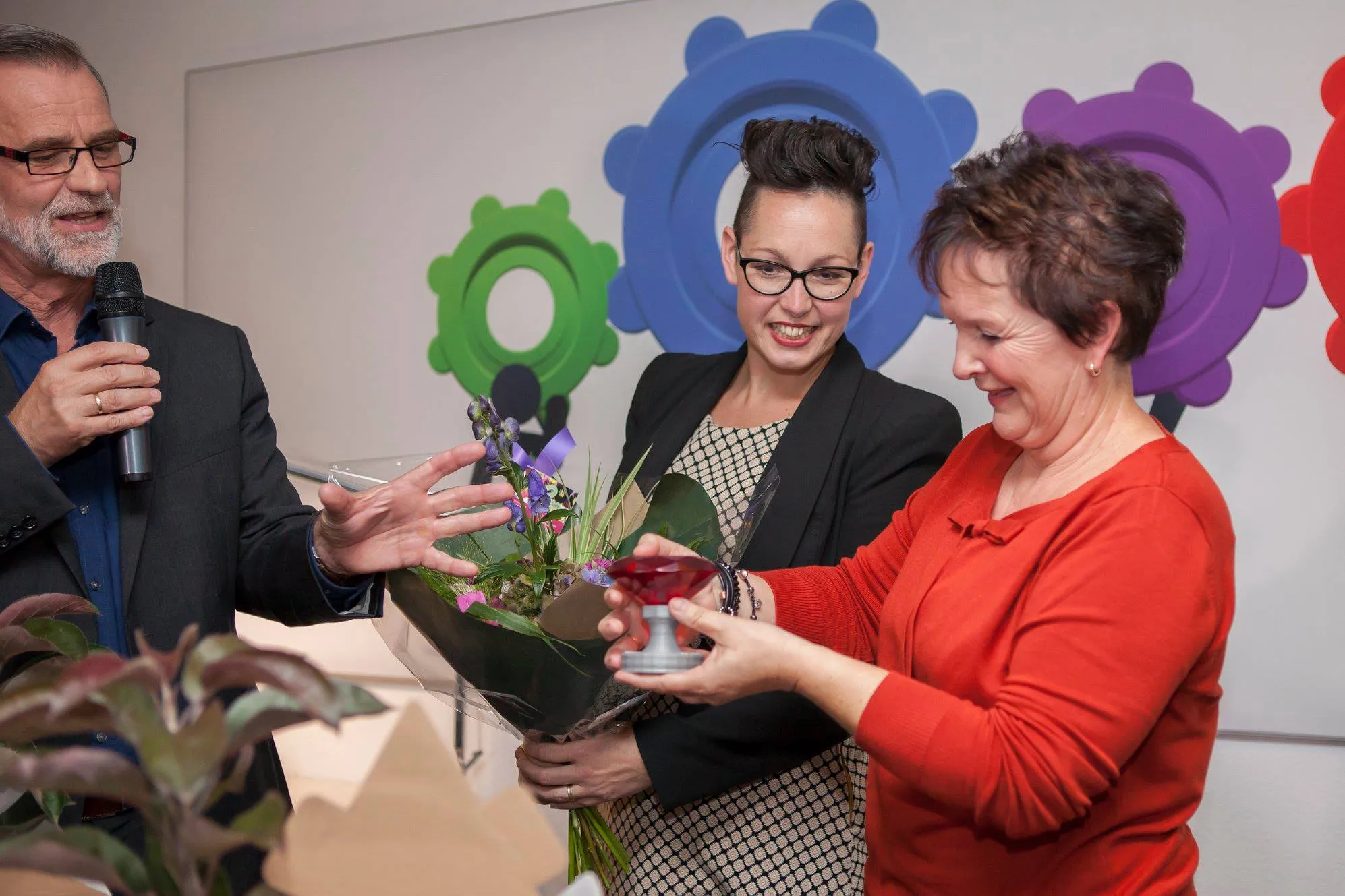 60957318 329431001031637 7635345649101176832 o