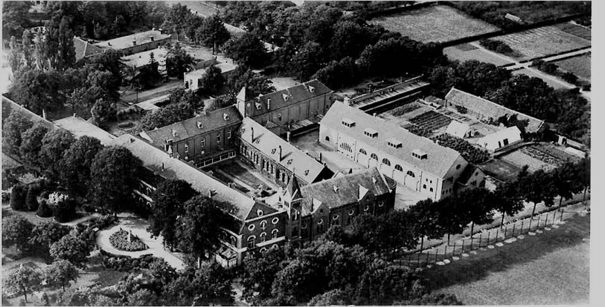 afbeelding 7 het klooster en internaat in 1947