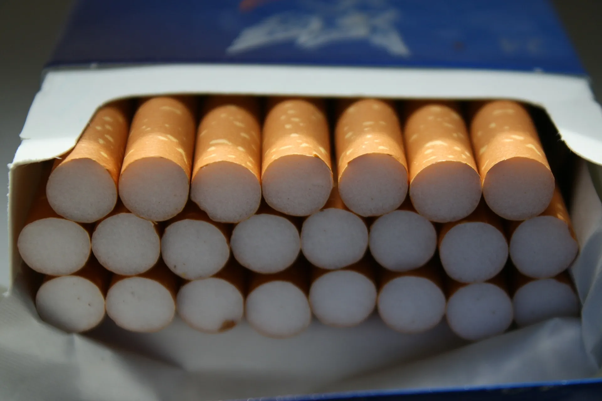 cigarettes 78001 1920