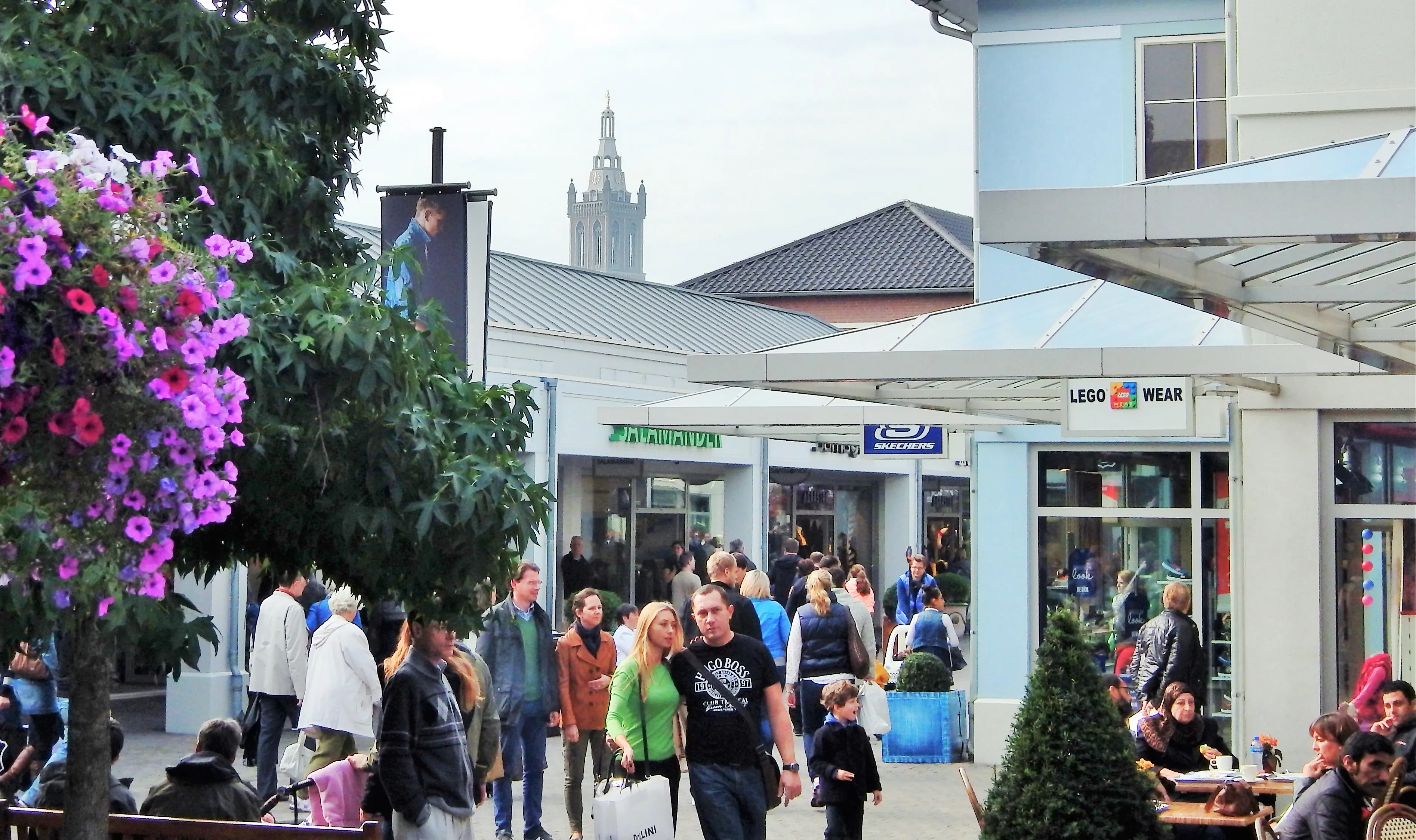 designer outlet roermond panoramio 1
