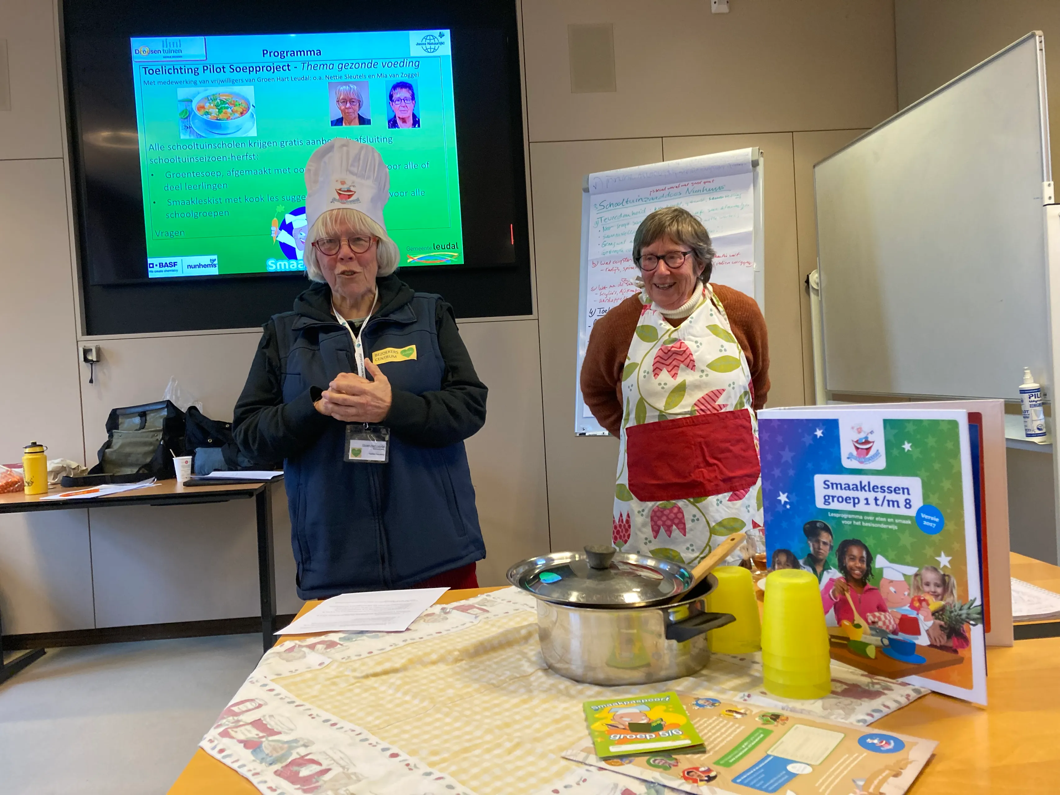 foto bezoek schooltuinproject