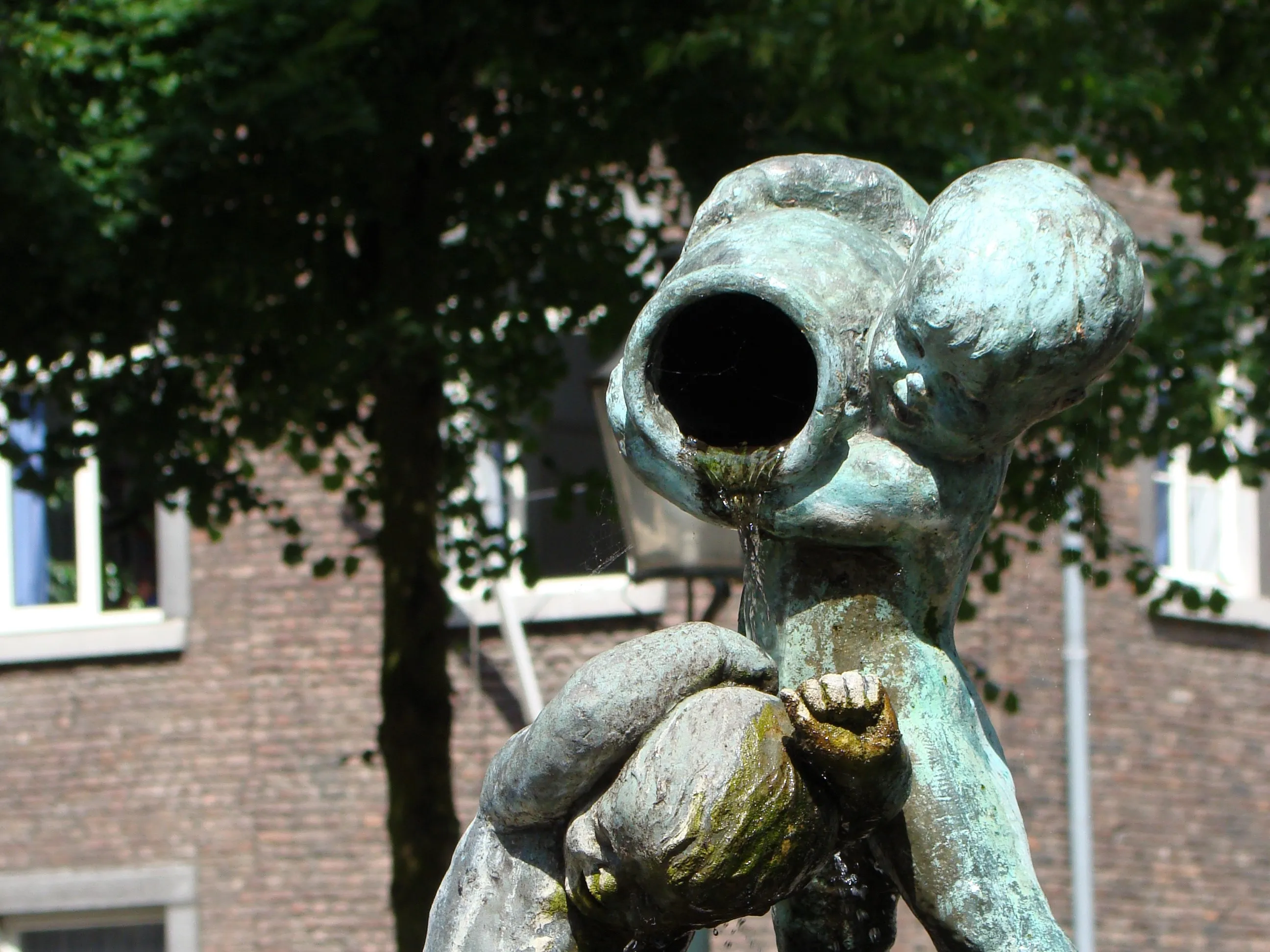 jubilee fountain in roermond 02
