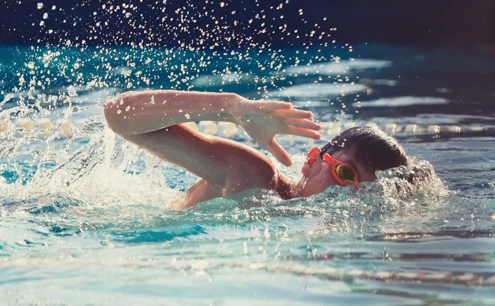swimming 821622 1280