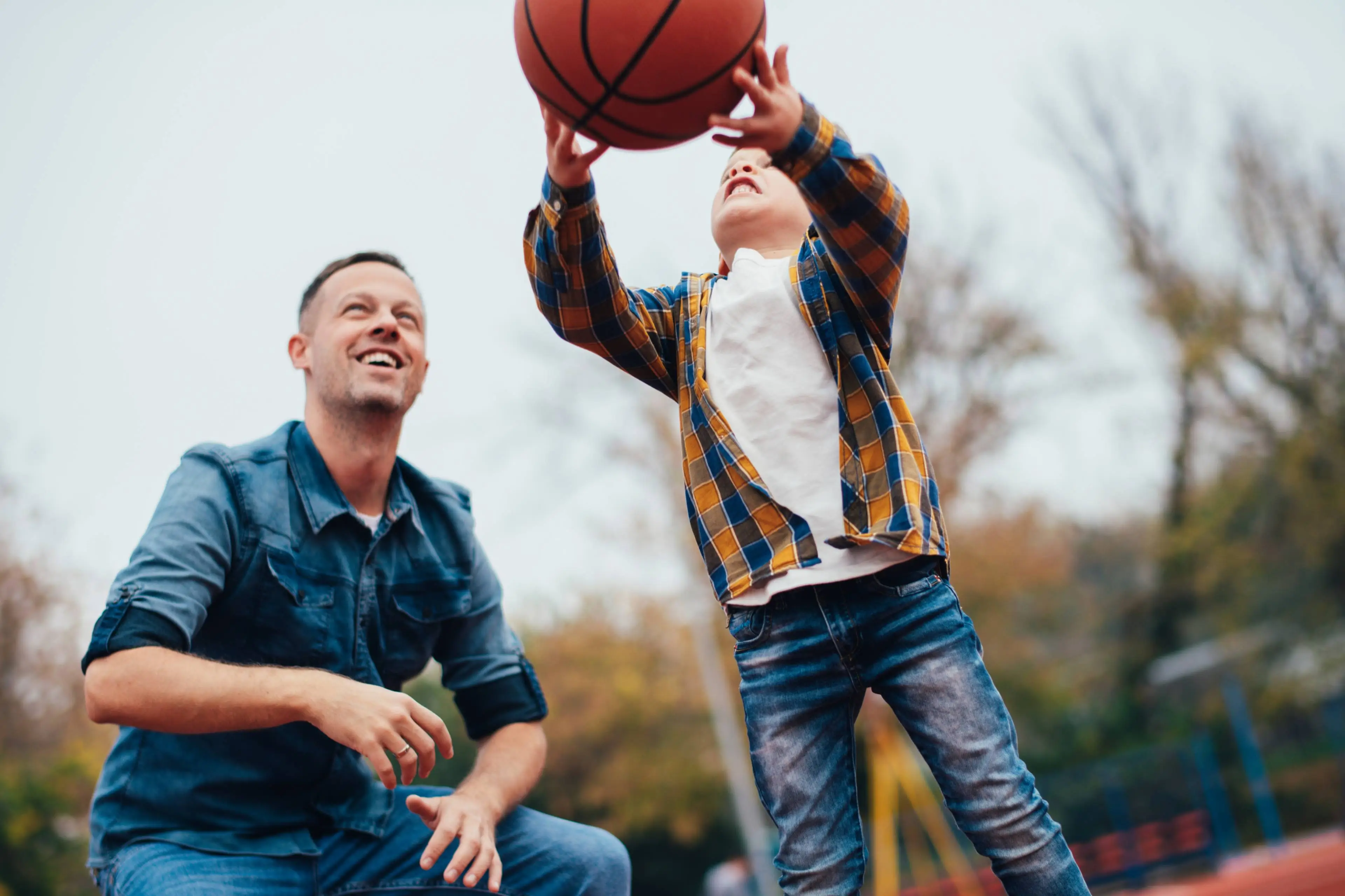 pleegzorg man kind basketbal @canva-1