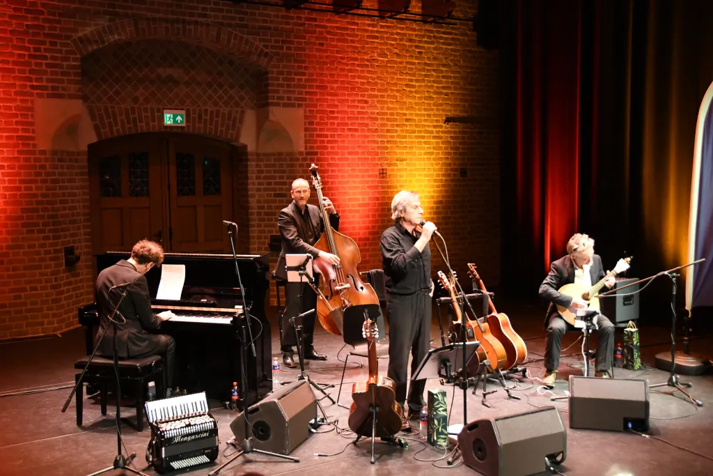 de band quatro ventos speelt in de theaterkerk bemmel