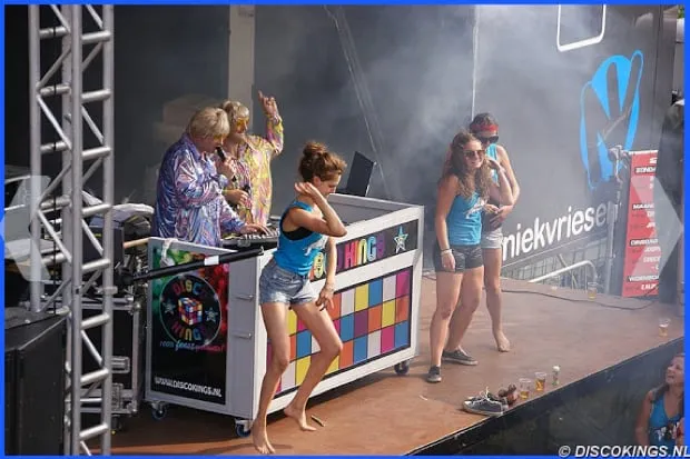 deqblr7z2z93uwua4sy85frym disco kings