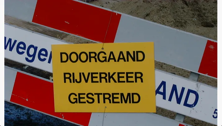 doorgaand rijverkeer gestremd