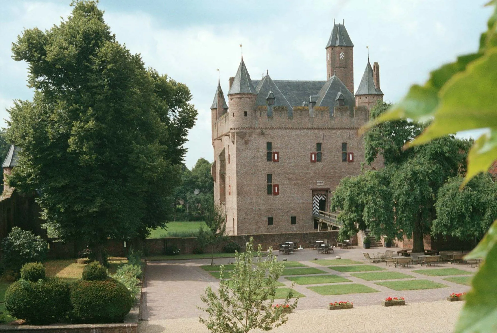 doornenburgwerkgroepdoornenburgcropped kasteel