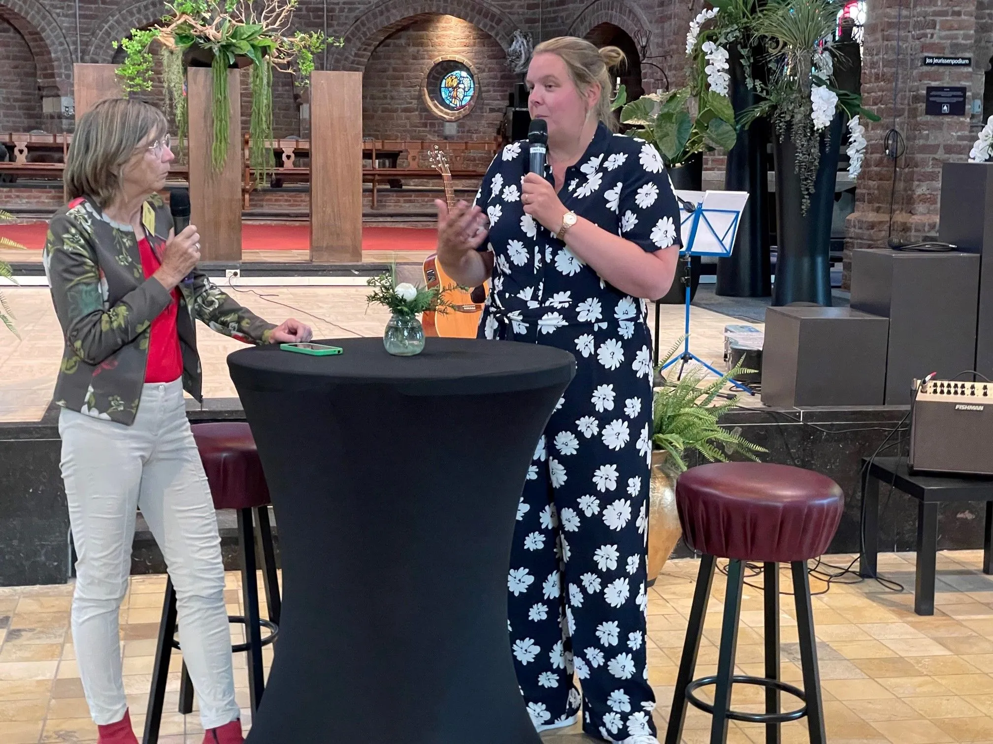 gespreksleider ria zijlstra links in gesprek met claartje martens specialist ouderengeneeskunde