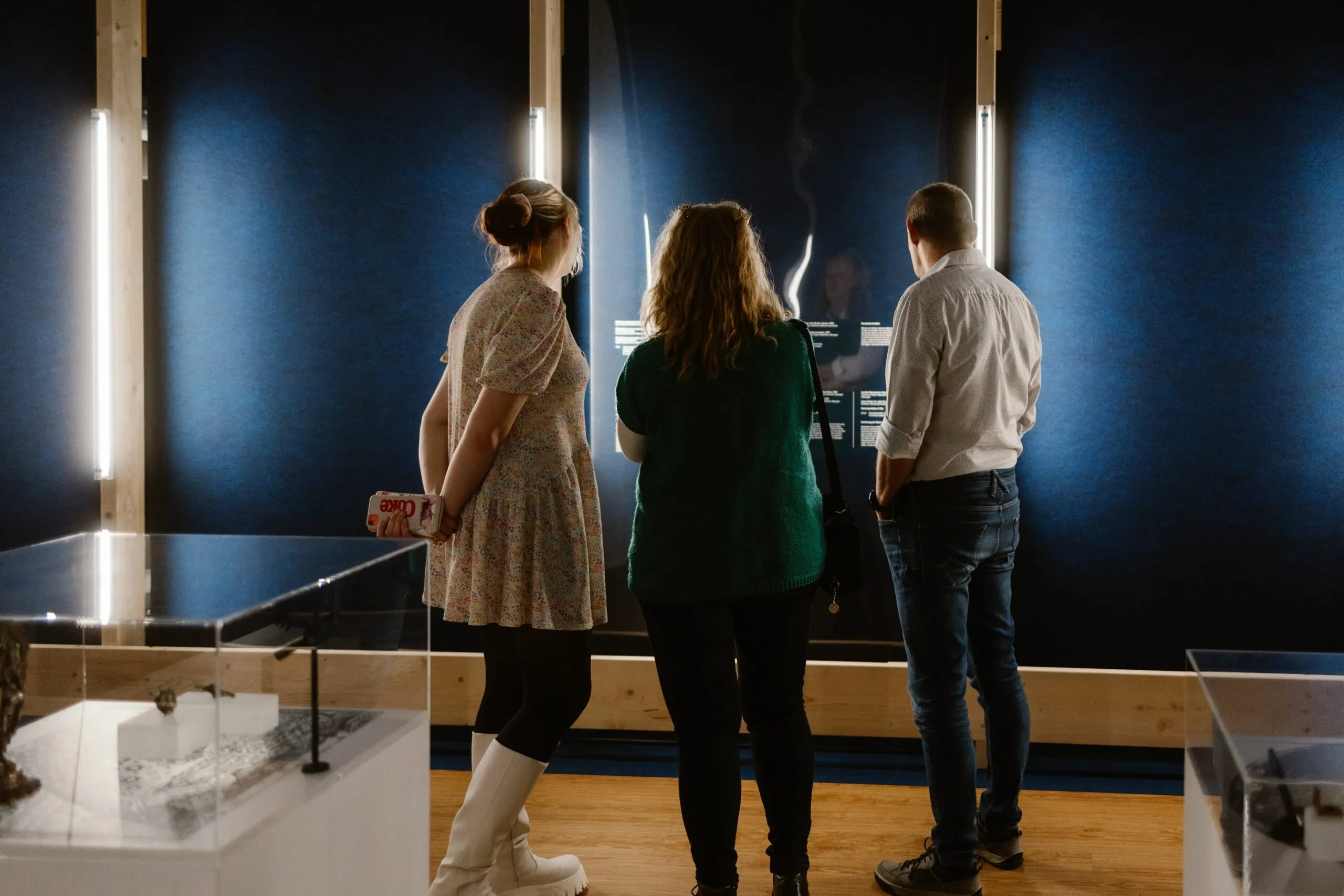 into the black hole bezoekers scaled