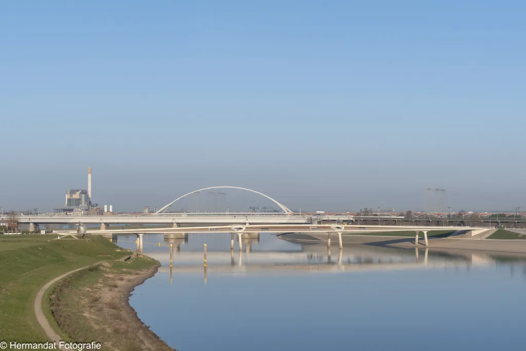 ivnrijnwaalveur lent nevengeul en bruggen 7989