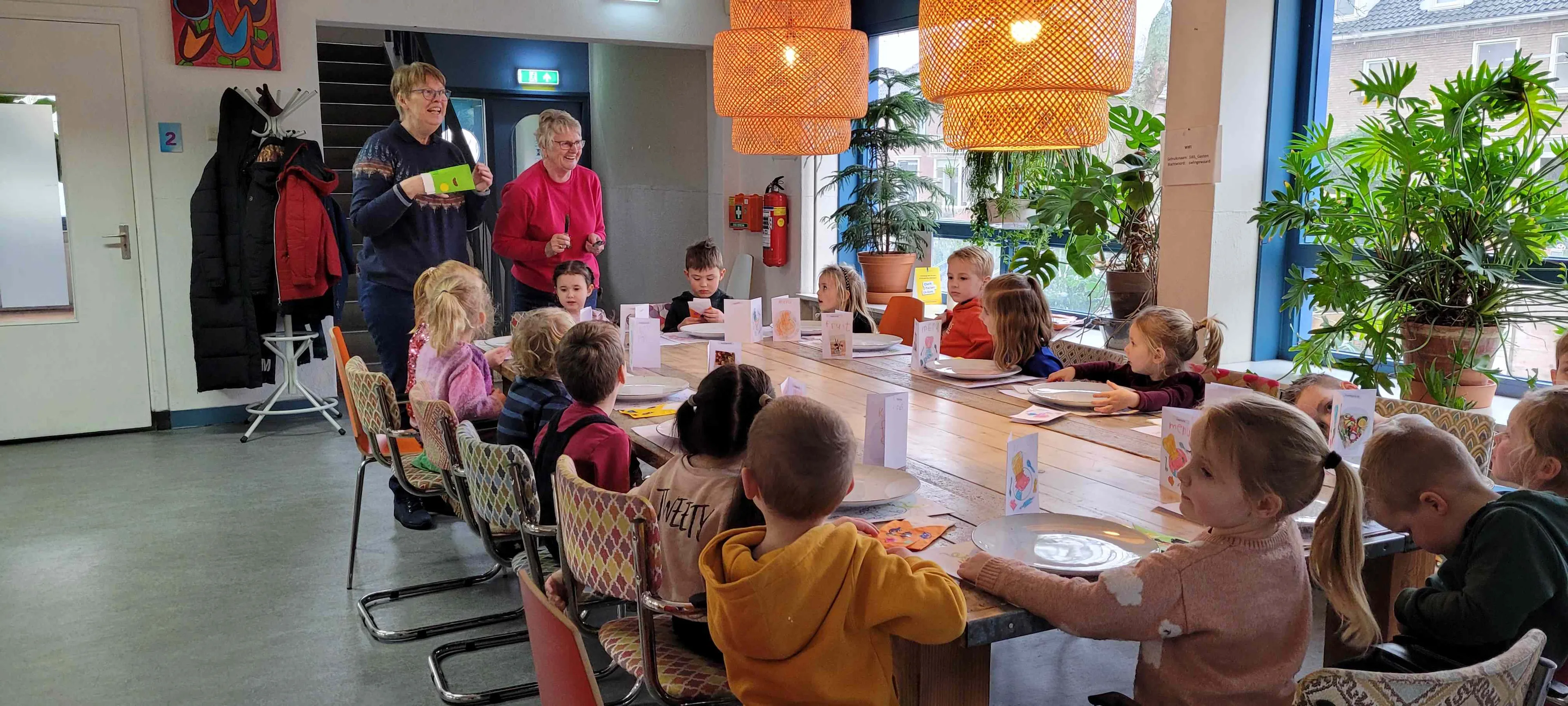 jong voor oud open eetcafe