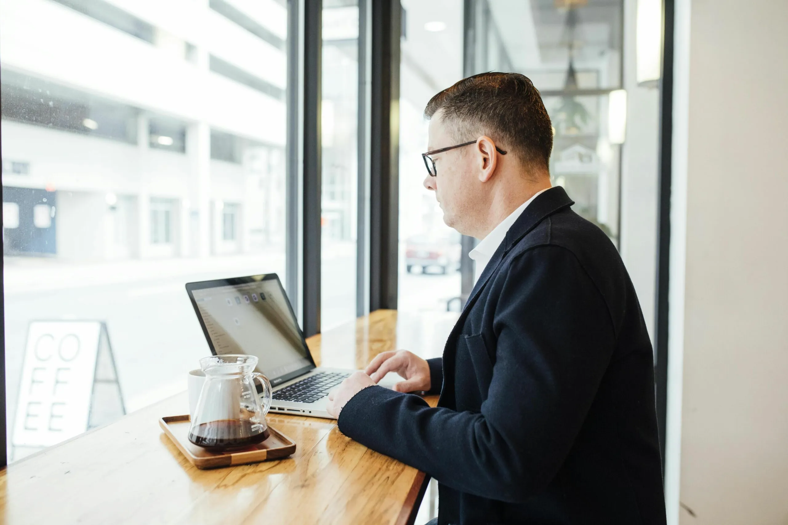 pexels linkedin sales navigator 2182971 scaled