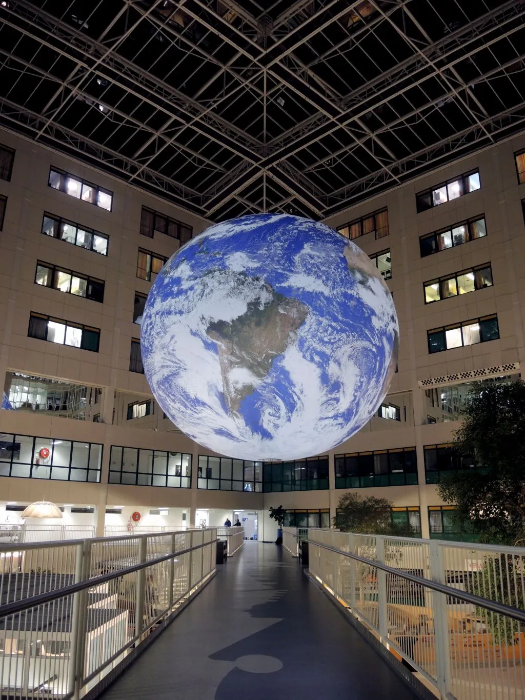 wereldbolgaia luke jerram rijnstate vert